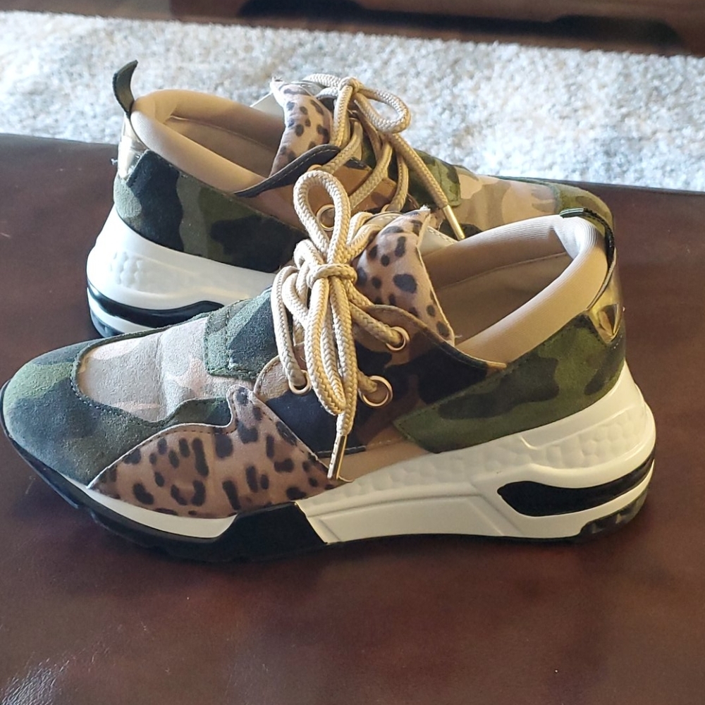 Mixed print sneaker